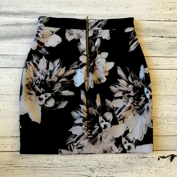 Beautiful Skirt - Picture 2 of 2